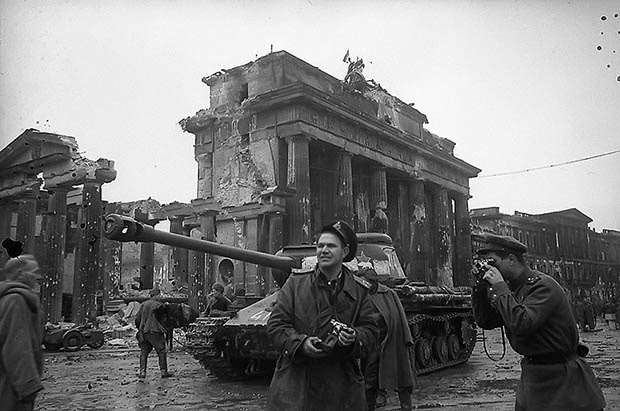 20. Berlin, 1945 - Fall of Eagles
