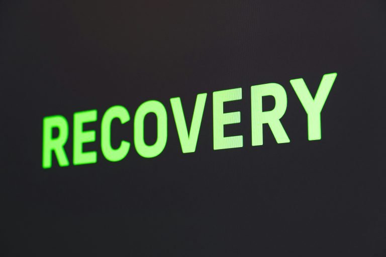 13 Celebrities Who Struggled with Sobriety