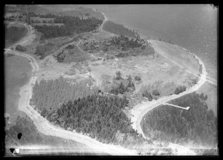 What is the History of Oak Island?