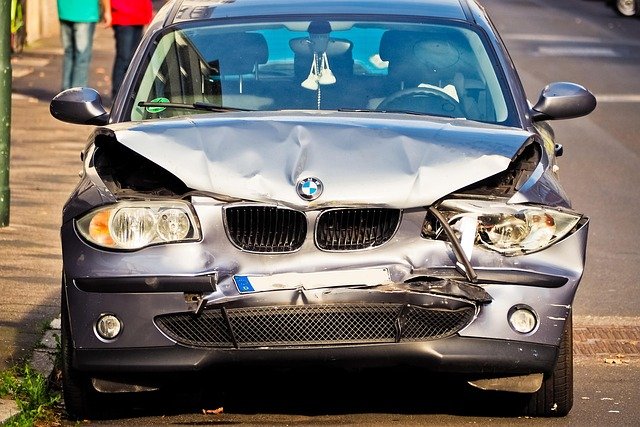 How Insurance Adjusters Evaluate Settlement Offers in Car Accident Cases